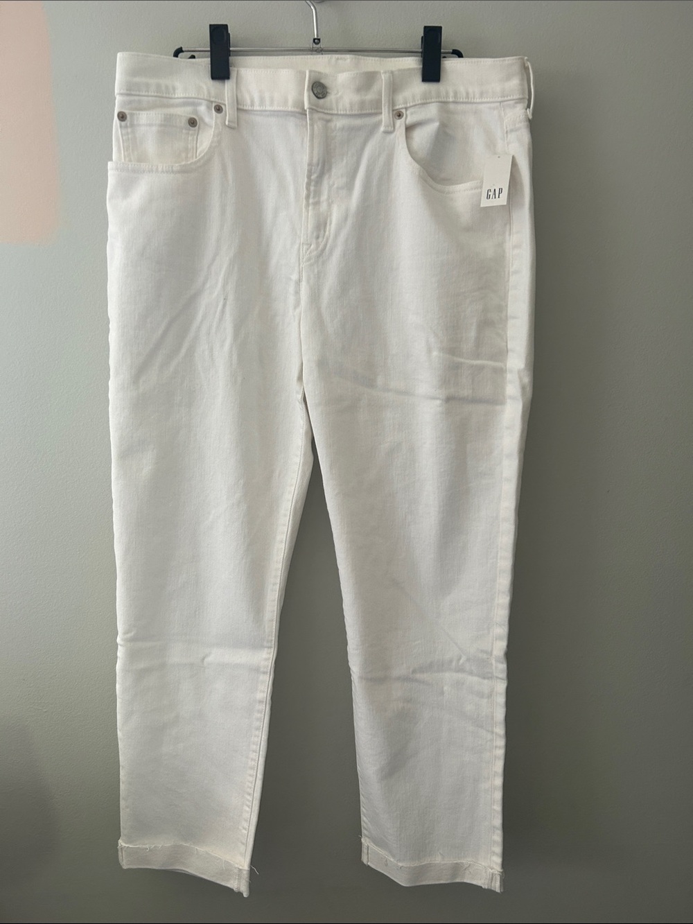 NWT: Gap Girlfriend White Mid-Rise Jeans, Size 31 / 12